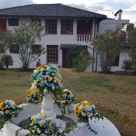 Hosteria San Carlos Tababela Exterior foto